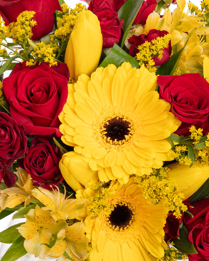 Buchet cu gerbera, trandafiri şi alstroemeria 