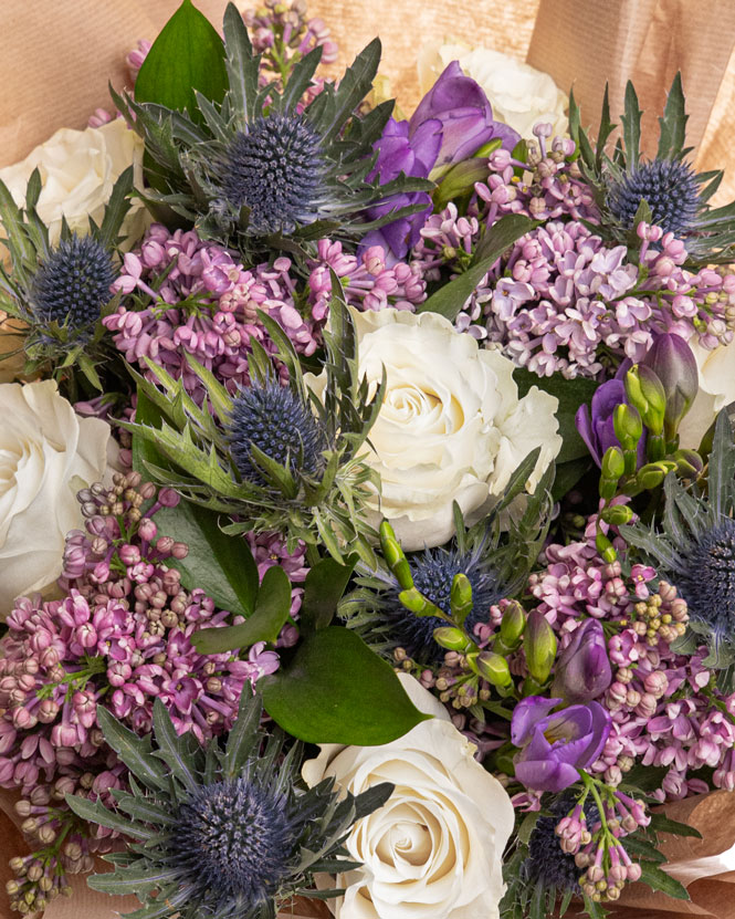 Buchet liliac și trandafiri „Floral Harmony