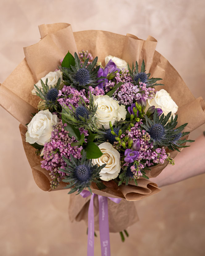 Buchet liliac și trandafiri „Floral Harmony