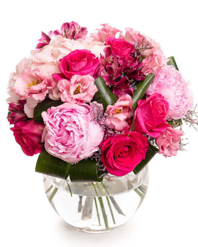 Bouquet with pink roses and hydrangea