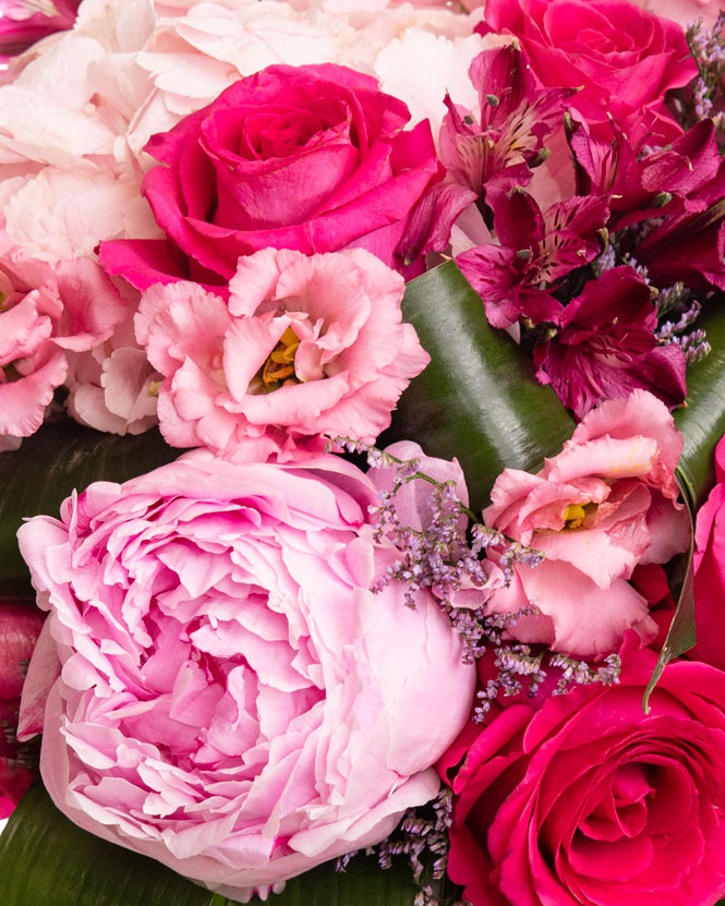 Bouquet with pink roses and hydrangea