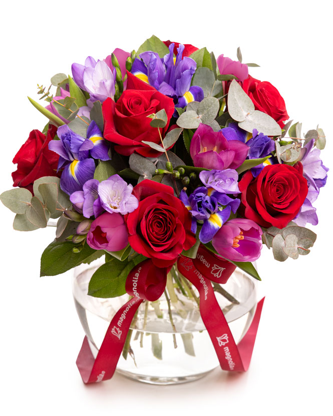 Bouquet of freesias and roses
