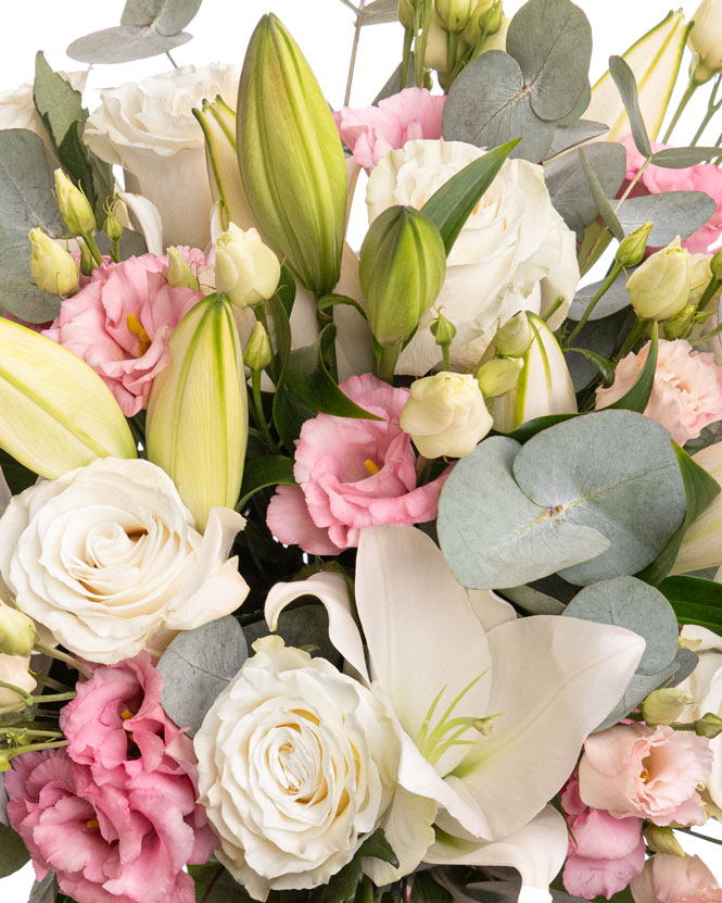 Lilies and white roses bouquet