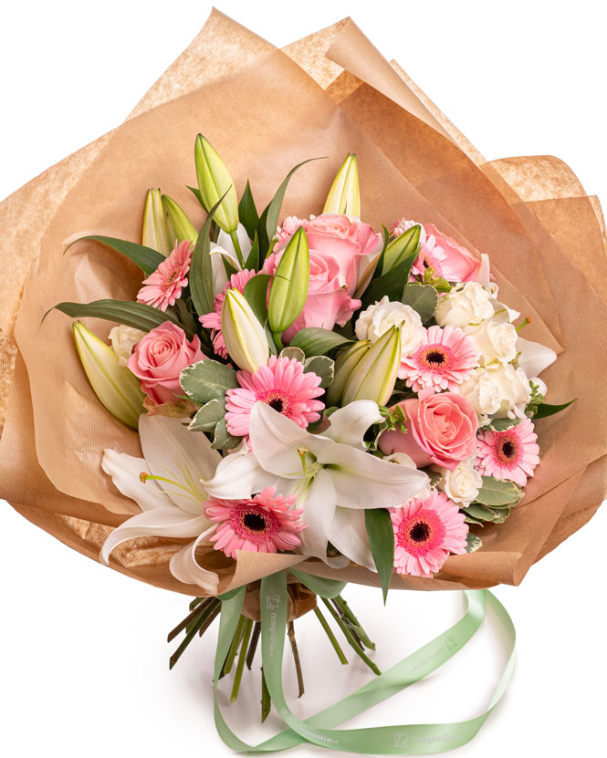 Buchet din crini, gerbera şi trandafiri 