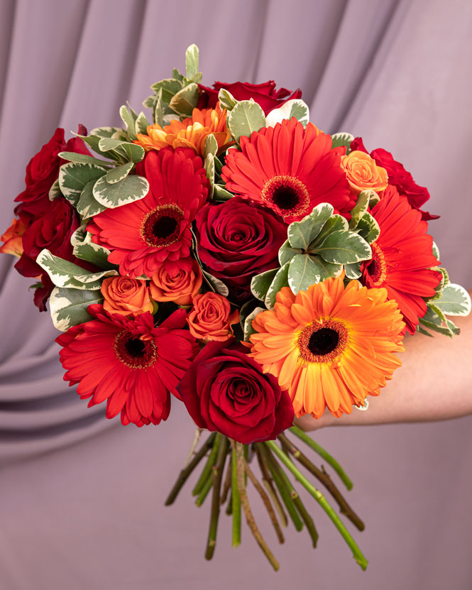 Buchet trandafiri și gerbera