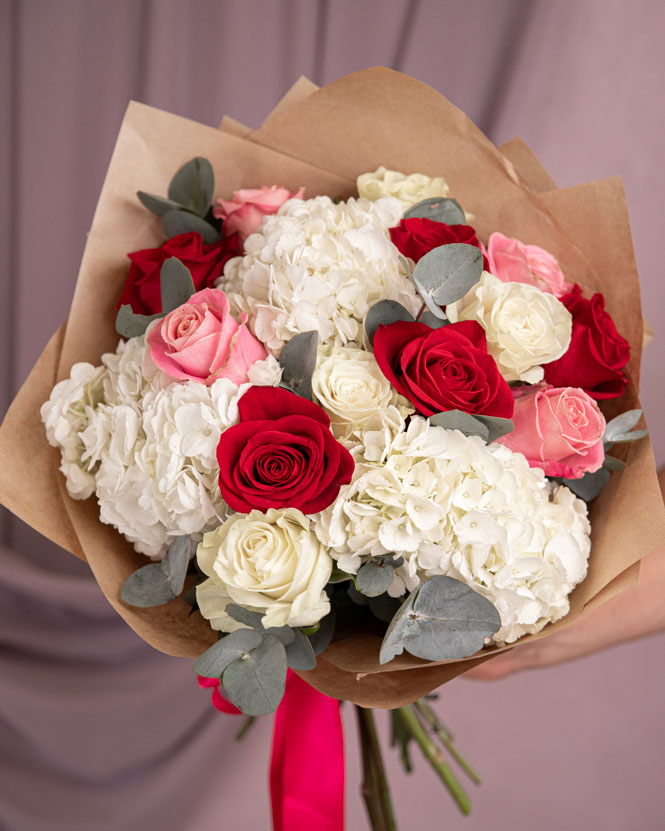Buchet cu mix de trandafiri