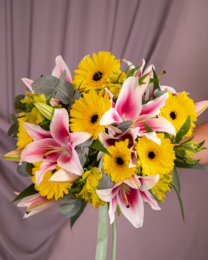 Bouquet with lilies and gerbera