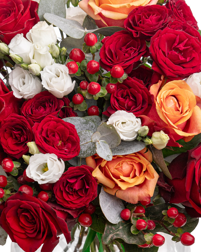 Roses and hypericum bouquet