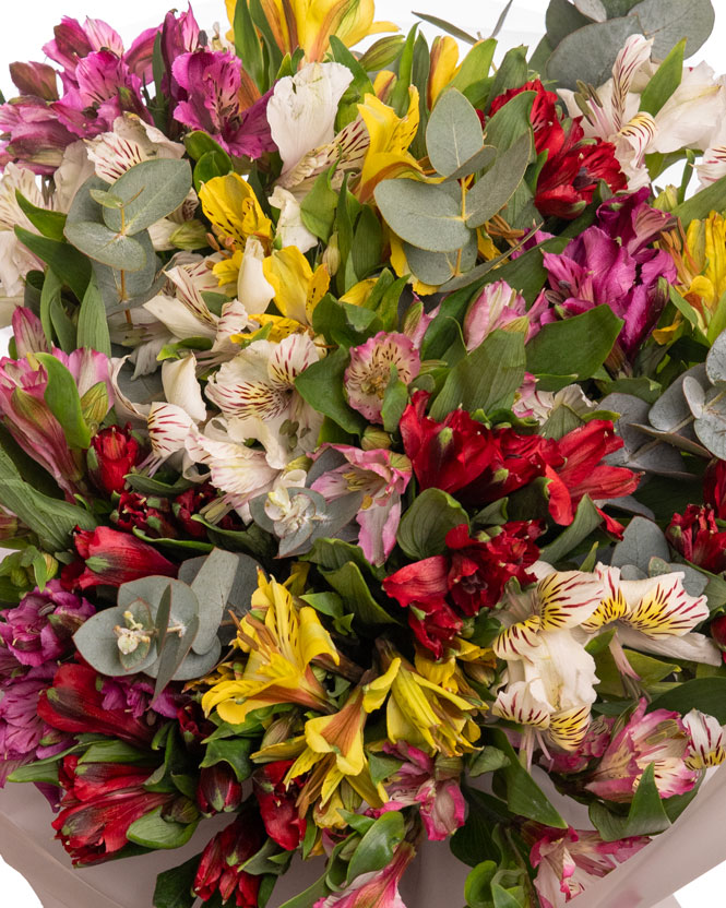 Buchet cu alstroemeria