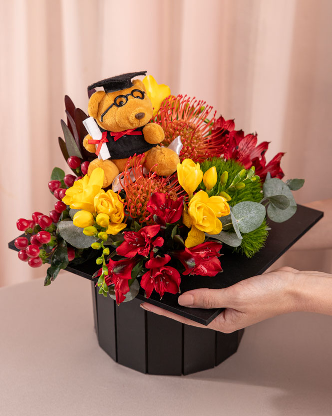 Aranjament floral de absolvire în tocă