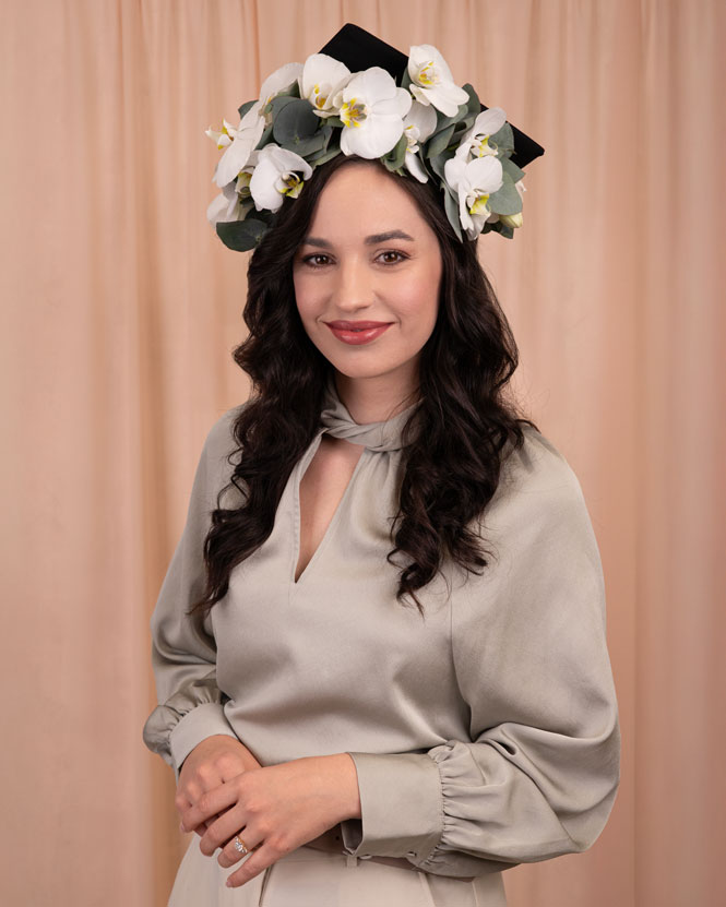 Coroniță de absolvire cu orhidee și eucalipt