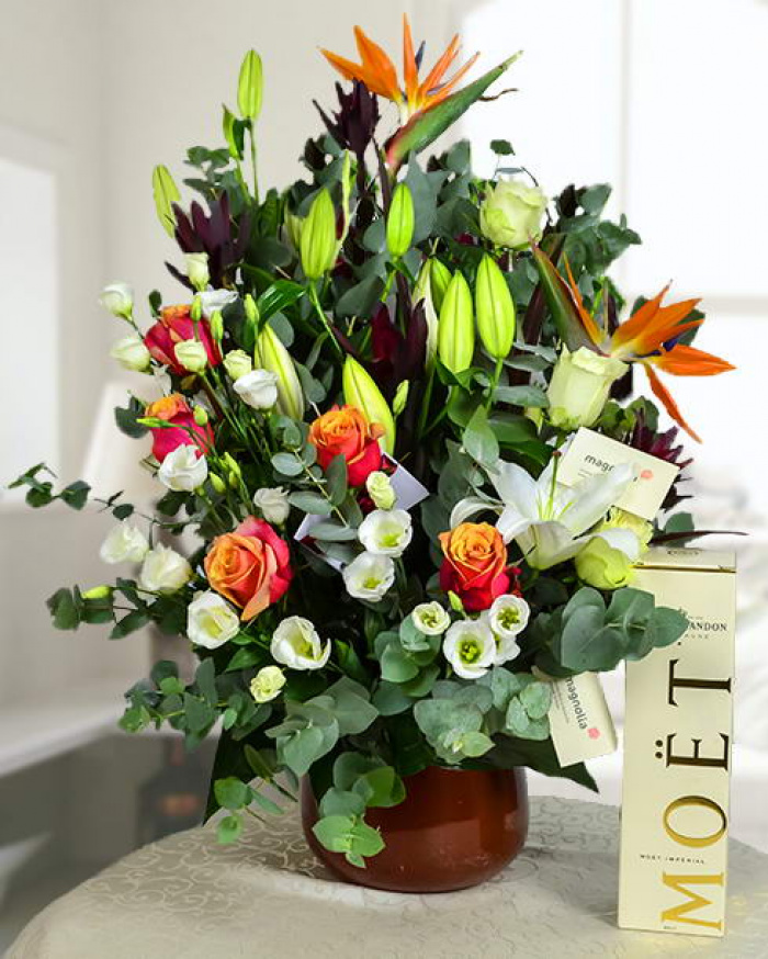 Aranjament floral cu Moet & Chandon