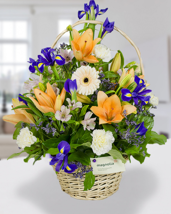 Basket colored floral arrangement – imaginea 1