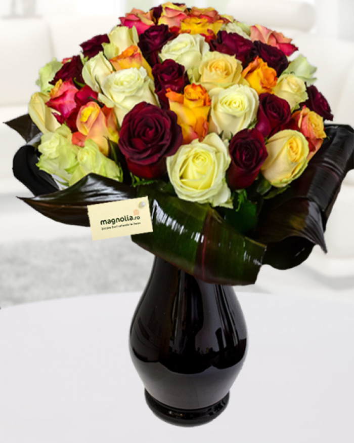 Buchet cu 55 trandafiri multicolori – imaginea 1