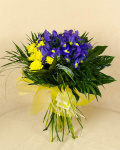 Bouquet irises and yellow chrysanthemums – imaginea 2
