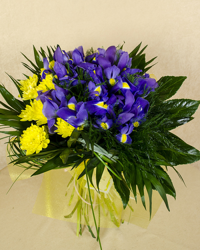 Bouquet irises and yellow chrysanthemums – imaginea 3