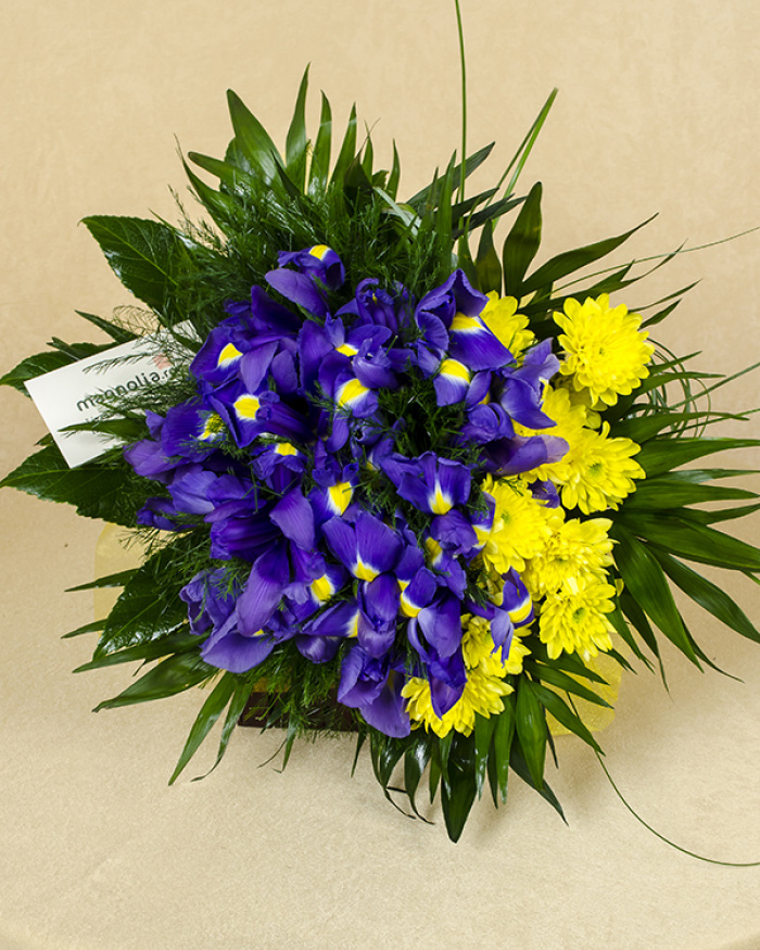 Bouquet irises and yellow chrysanthemums – imaginea 4