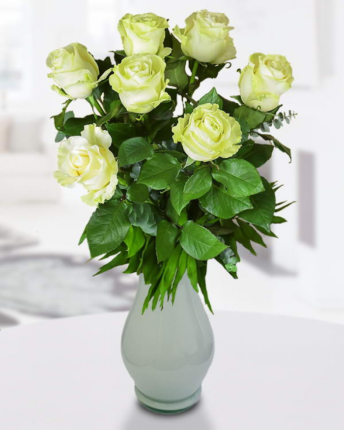 Buchet 7 trandafiri albi – imaginea 1