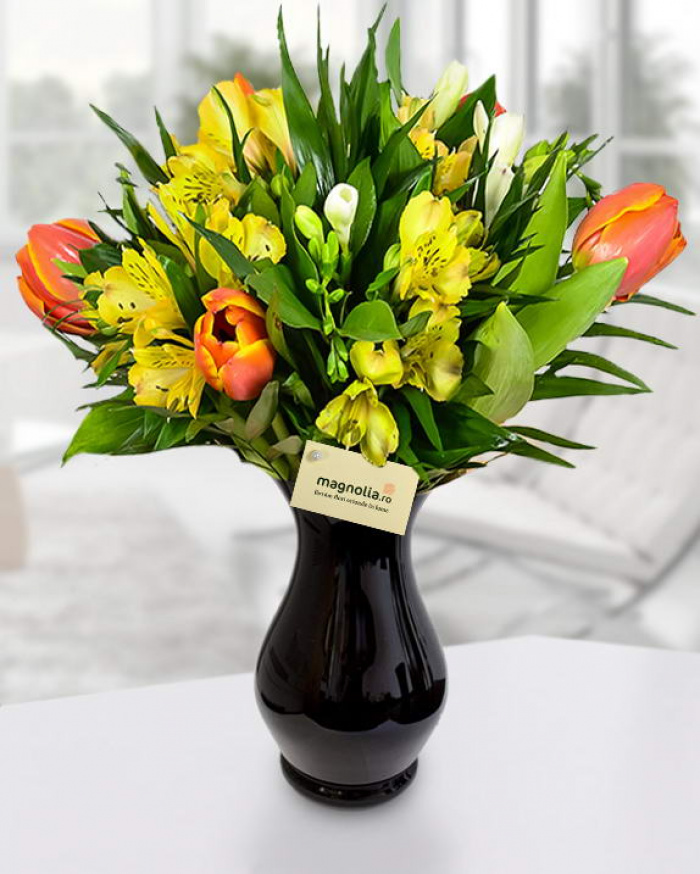 Buchet cu lalele, frezii şi alstroemeria
