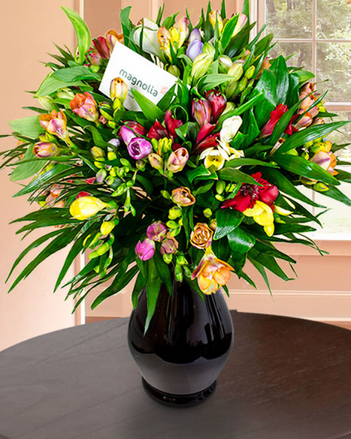 Buchet alstroemeria şi frezii decorate cu chico – imaginea 1