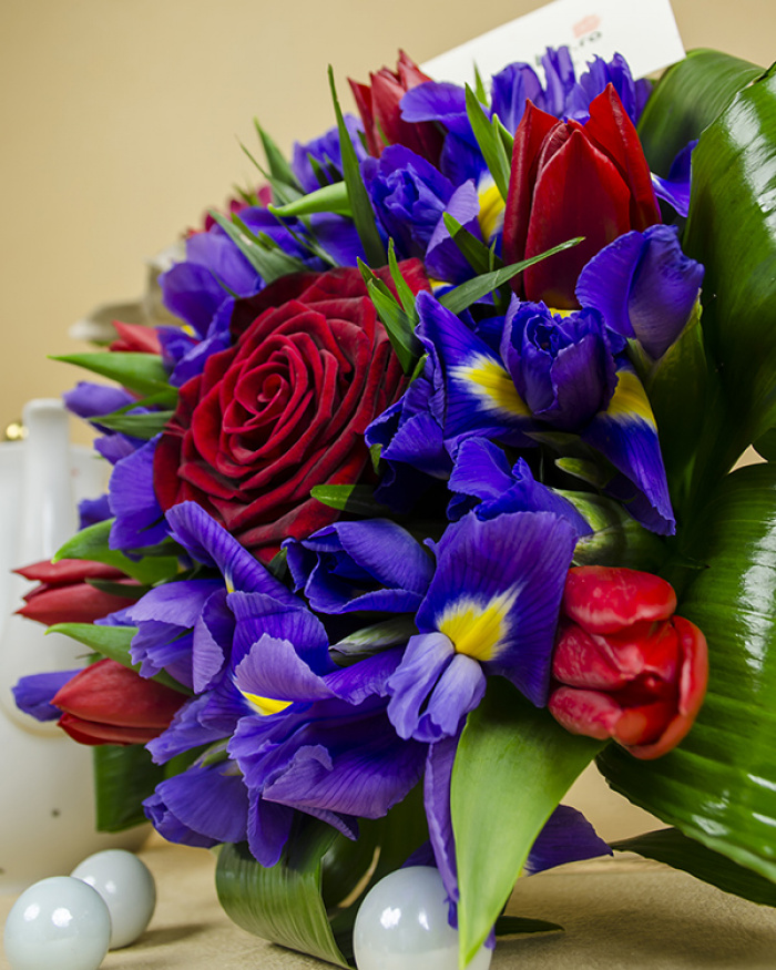 Bouquet with irises, tulips and one Grand Prix red rose – imaginea 3