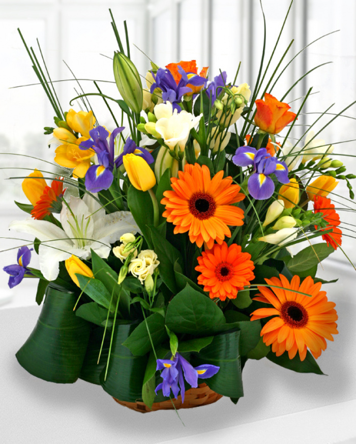 Spring floral basket with flower mix – imaginea 1