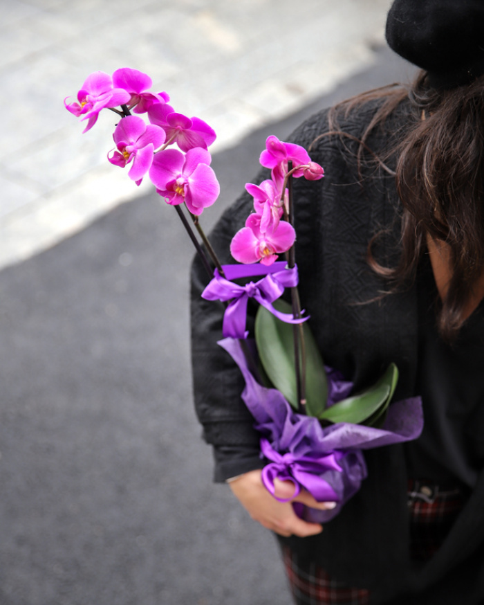 Violet Phalaenopsis orchid arrangement – imaginea 3