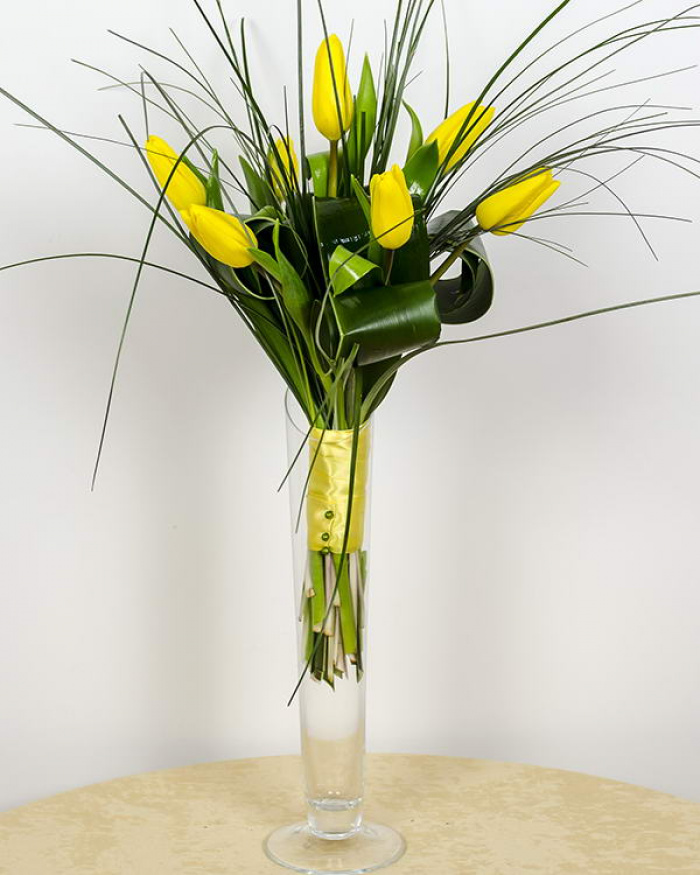 Buchet cu 7 lalele galbene – imaginea 1
