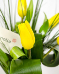 Buchet cu 7 lalele galbene – imaginea 3