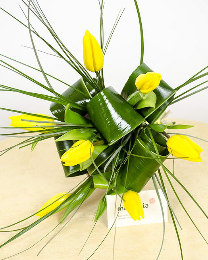 Buchet cu 7 lalele galbene – imaginea 4