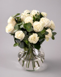 Elegant bouquet with white roses – the image 1