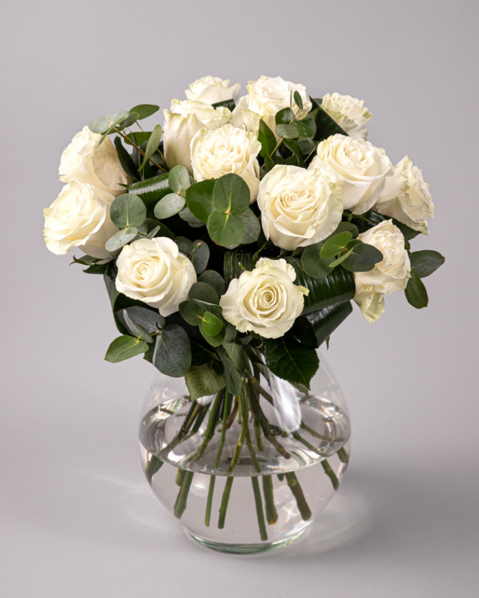 Elegant bouquet with white roses – imaginea 1