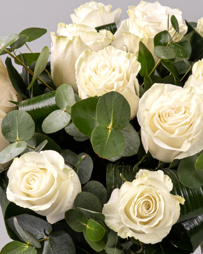 Elegant bouquet with white roses – imaginea 2