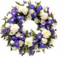 Aranjament funerar clasic cu flori albe şi mov
