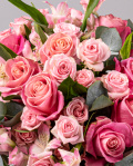 Bouquet with pink roses and greenery – imaginea 2