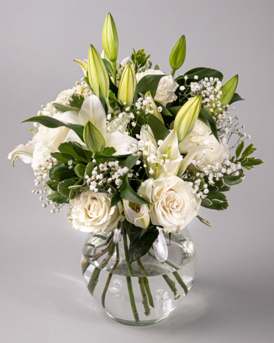 Bouquet of white roses and lilies