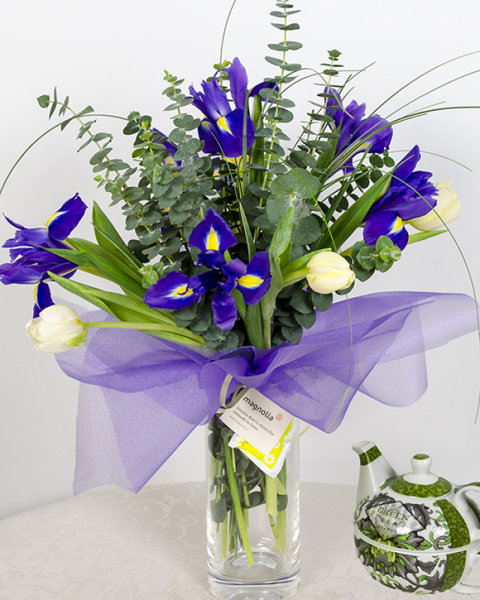 Tulips and irises bouquet adorned with eucalyptus – imaginea 2
