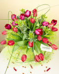 Bouquet with 27 red tulips in a pink sisal holder – imaginea 2