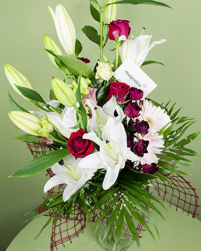 Mixed classic flower bouquet – imaginea 3