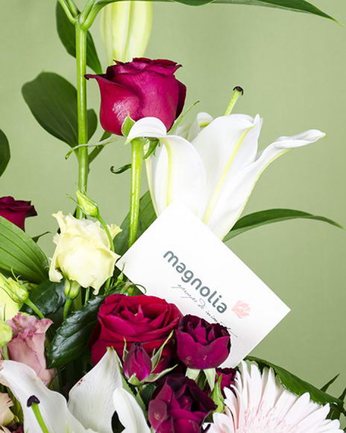 Mixed classic flower bouquet – imaginea 4