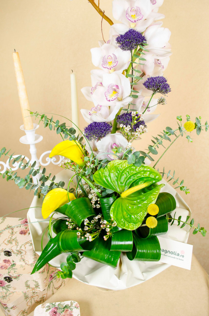 Bouquet with white cymbidium orchid – imaginea 2