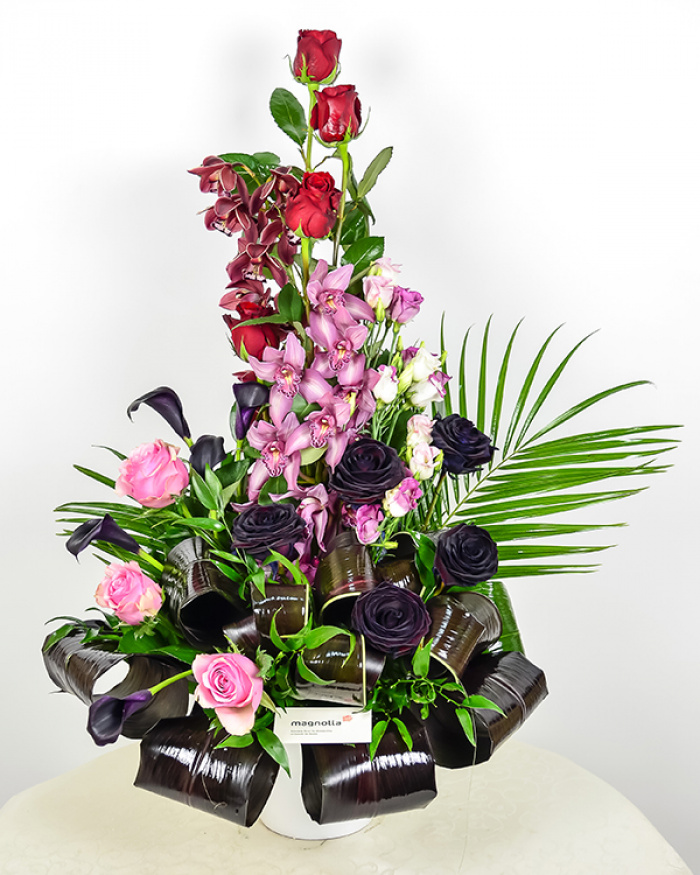 Orchid and rose arrangement – imaginea 1