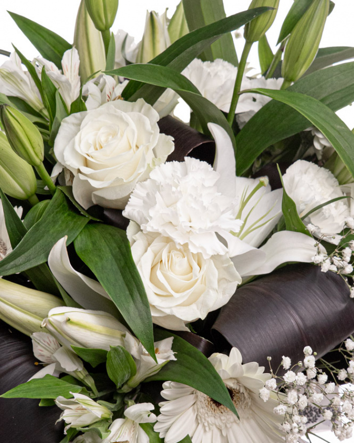 Buchet funerar din flori albe – imaginea 2