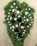 Coroană funerară cu flori naturale şi accesorii – imaginea 1