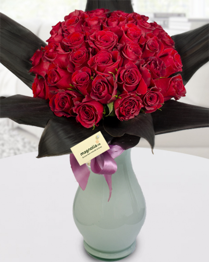 35 Red Freedom Roses – imaginea 1
