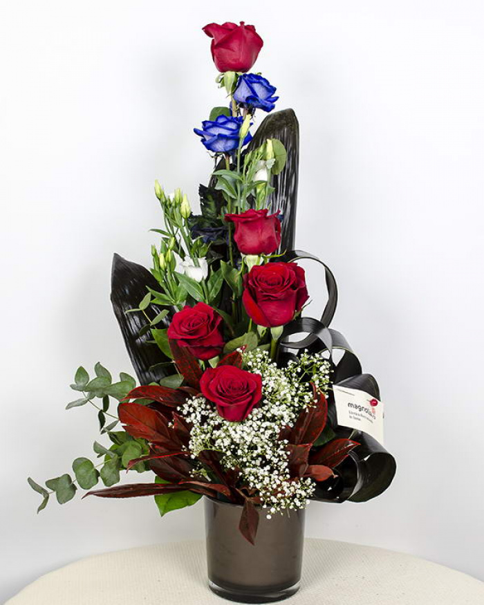 Aranjament 7 trandafiri, eustoma şi gypsophilla