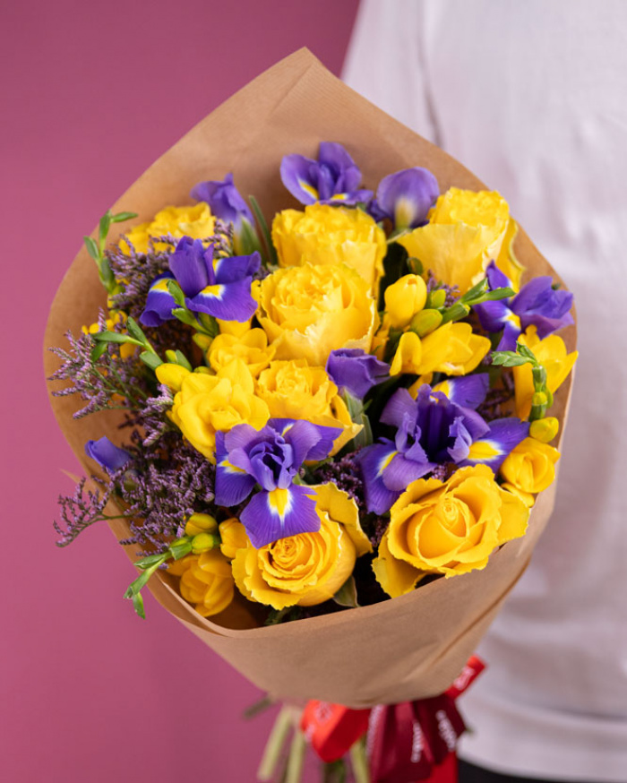 Bouquet with roses and irises – imaginea 3