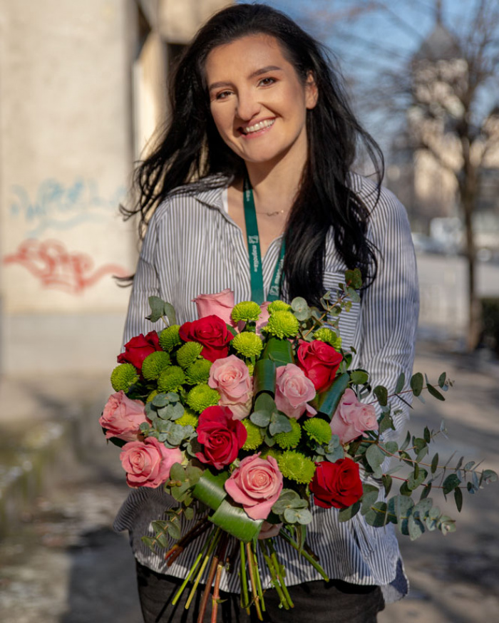 Bouquet with roses and  chrysanthemum Yoko – imaginea 3