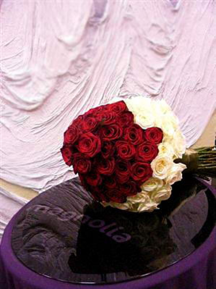 Buchet 76 trandafiri – imaginea 1