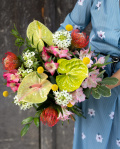 Anthurium and alstroemeria bouquet – imaginea 3